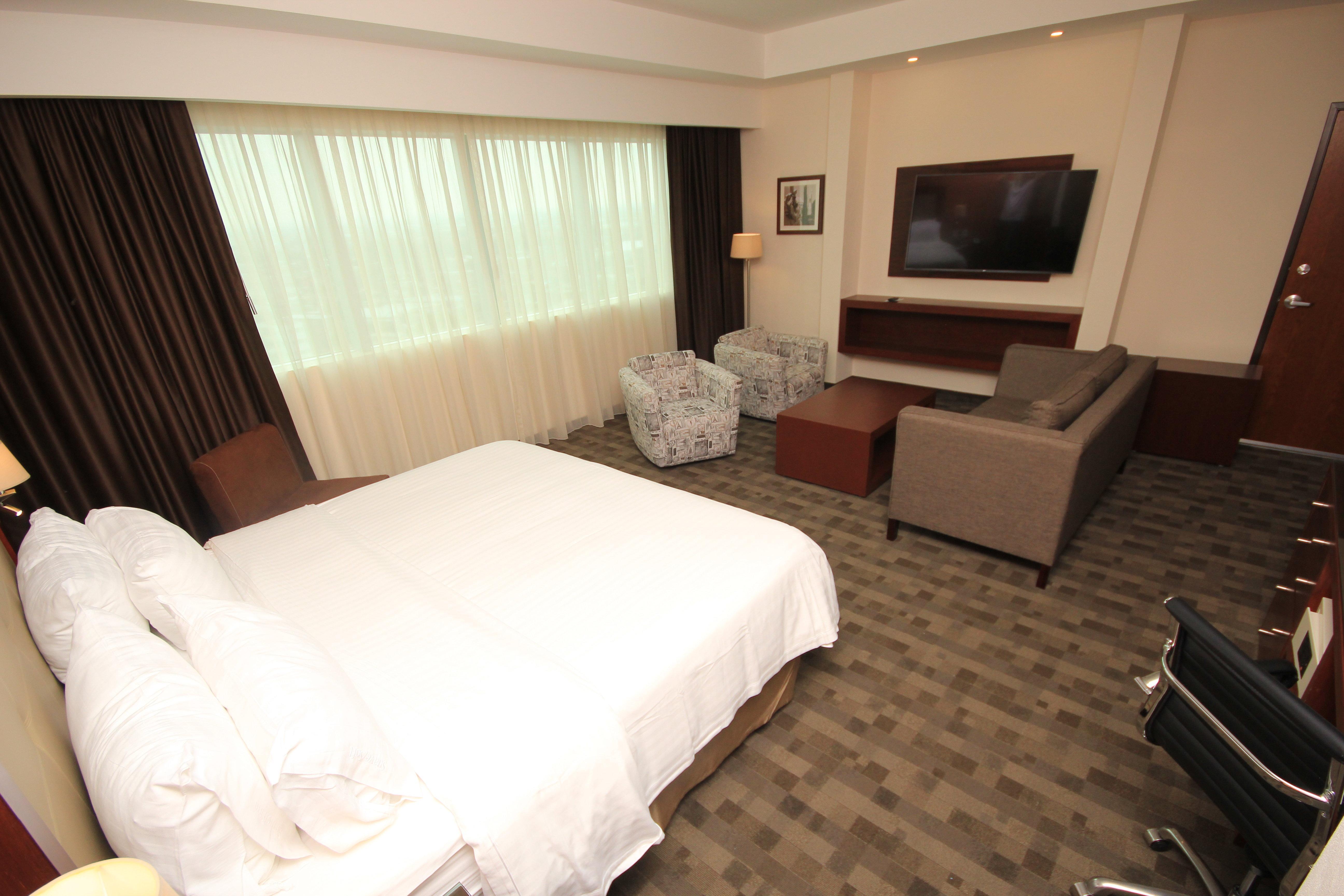 Holiday Inn & Suites Plaza Mayor By Ihg León Dış mekan fotoğraf